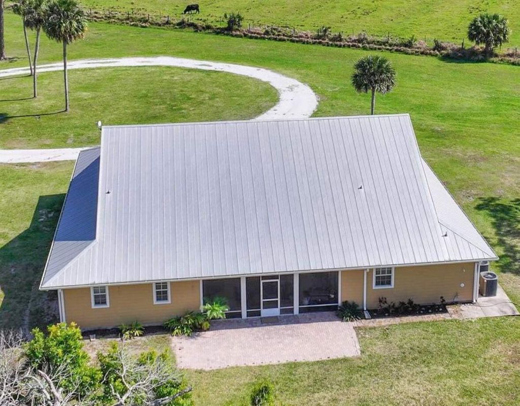 Photo of 6045 21st Street SW, Vero Beach, FL 32968 (MLS # B26018310)