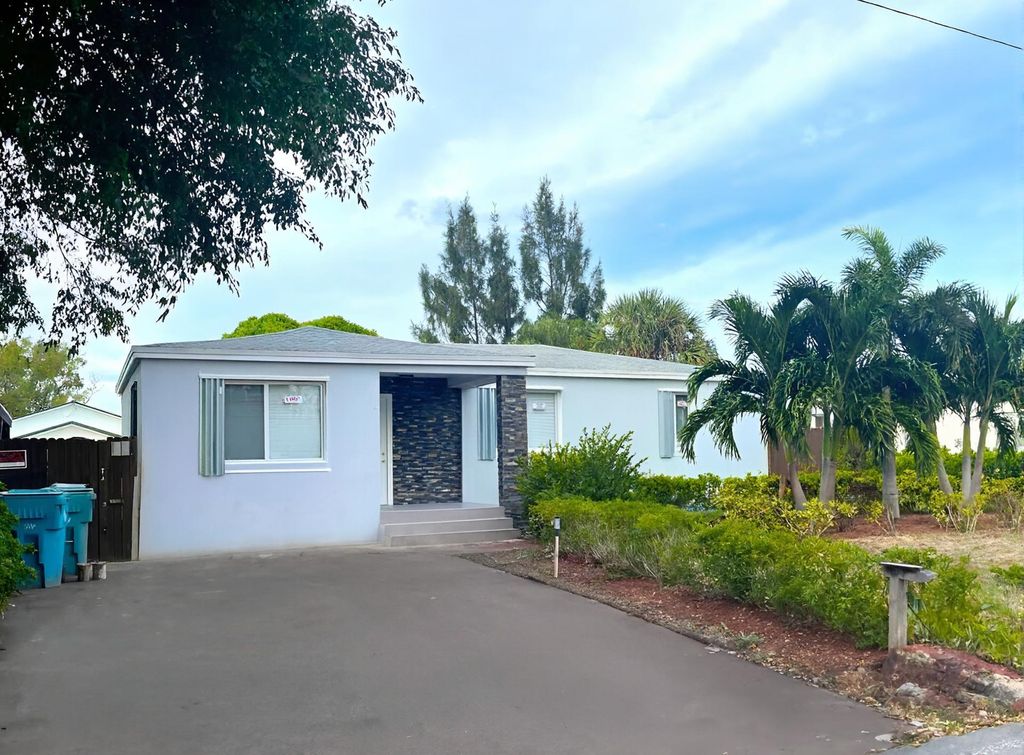 Photo of 233 NW 6th Avenue, Boynton Beach, FL 33435 (MLS # R11158229)