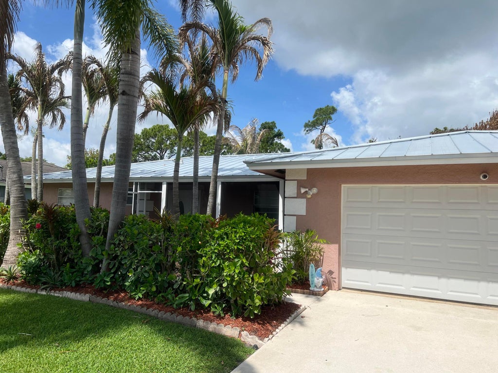 Photo of 173 SE Fallon Drive, Port Saint Lucie, FL 34983 (MLS # B26035824)