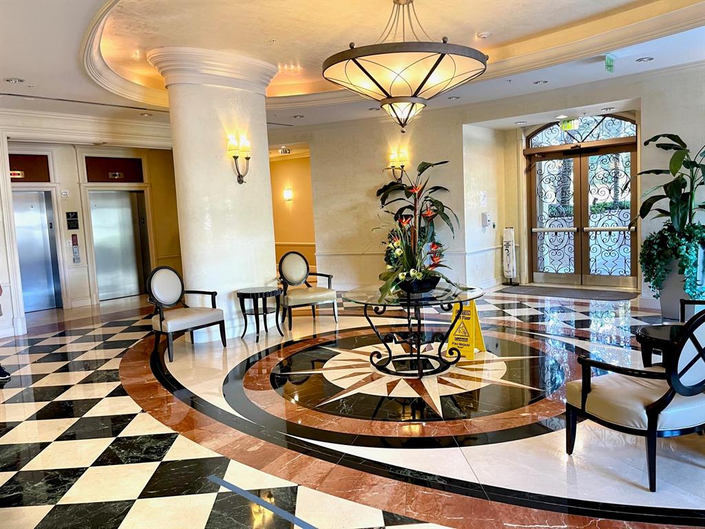 METROPOLITAN CONDO - Residential