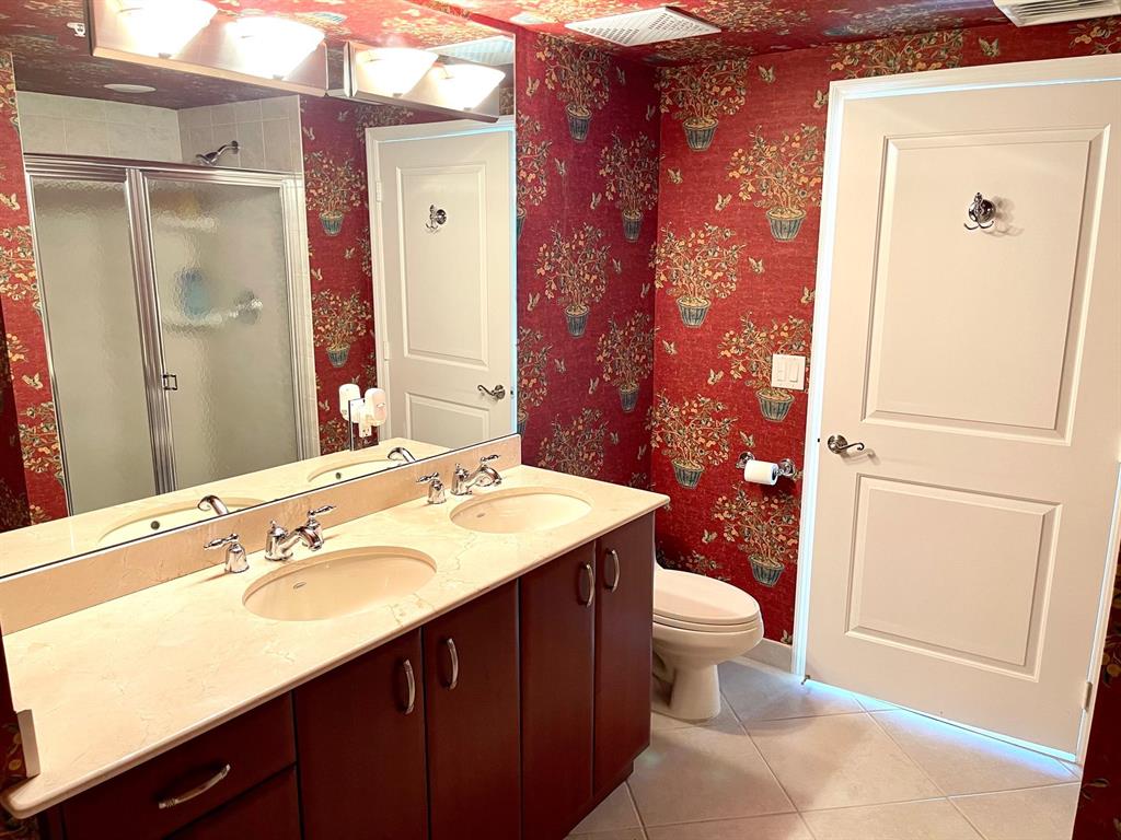 METROPOLITAN CONDO - Residential