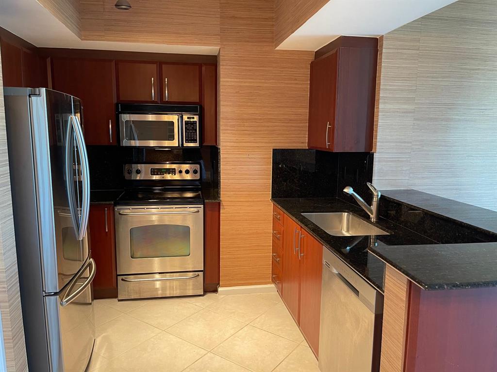 METROPOLITAN CONDO - Residential