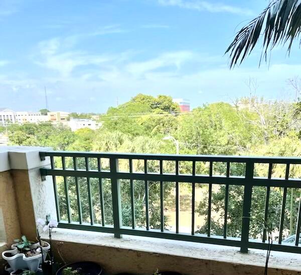 METROPOLITAN CONDO - Residential