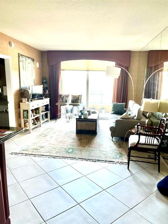 METROPOLITAN CONDO - Residential