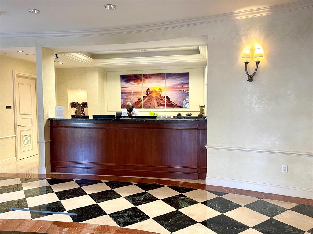 METROPOLITAN CONDO - Residential