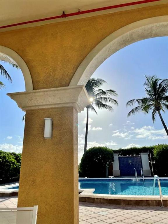 METROPOLITAN CONDO - Residential