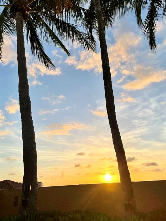 METROPOLITAN CONDO - Residential