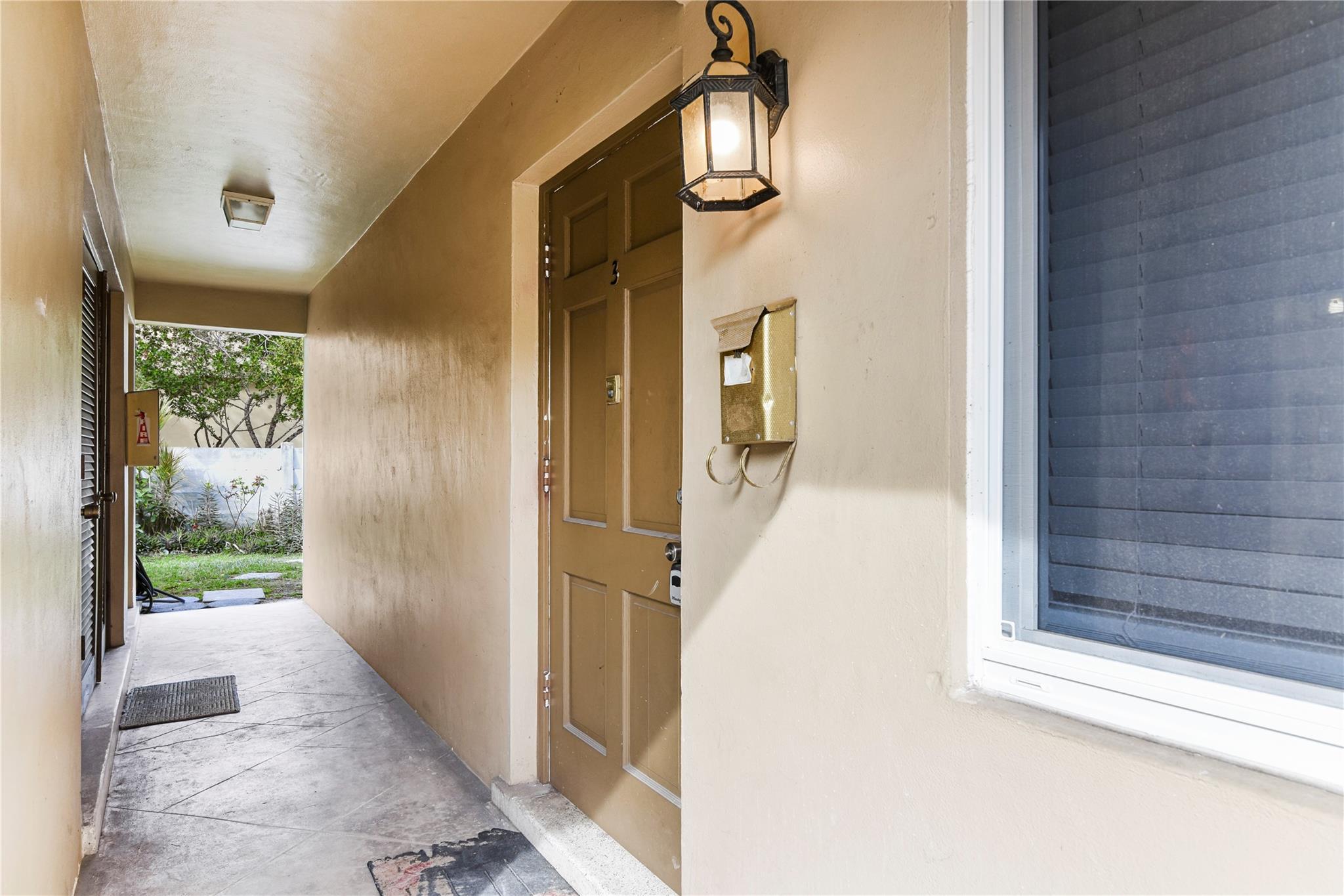 CORAL KEY VILLAS 5TH SEC - Residential Lease