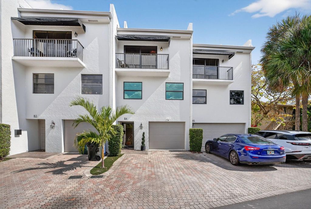 Photo of 3000 NE 8th Terrace #B4, Oakland Park, FL 33334 (MLS # B26039670)