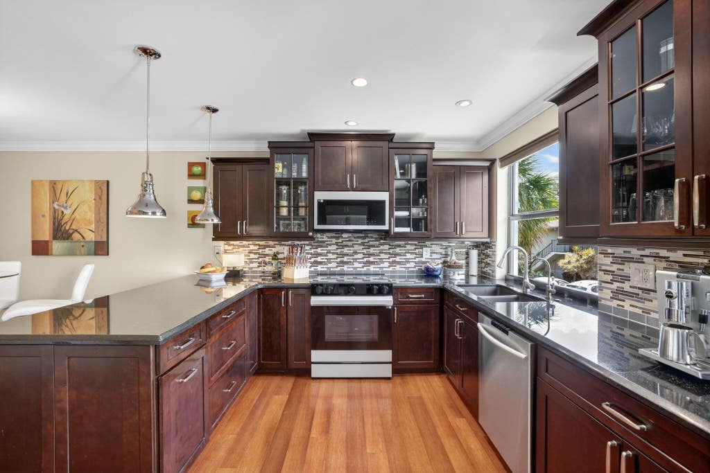 Photo of 3000 NE 8th Terrace #B4, Oakland Park, FL 33334 (MLS # B26039670)