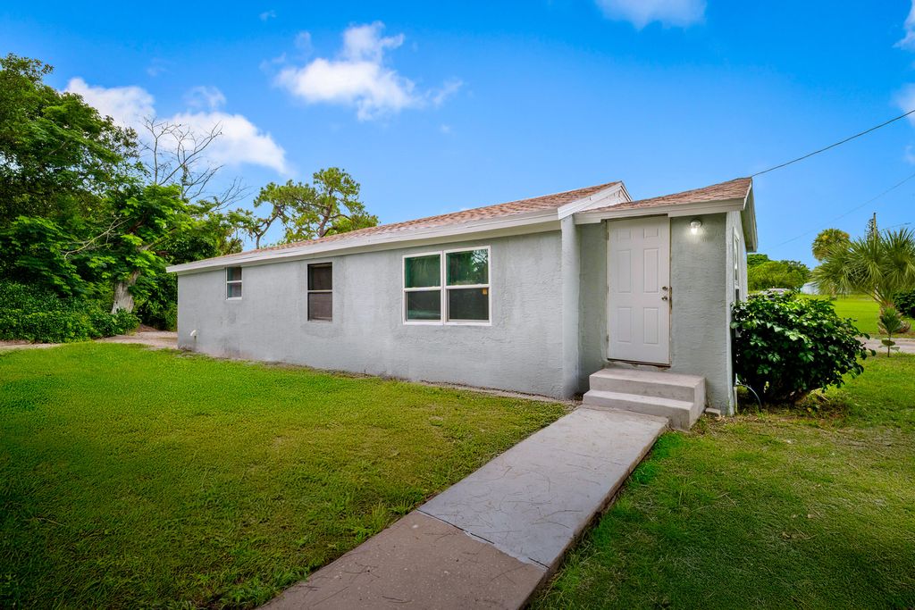 Photo of 428 N 22nd Street, Fort Pierce, FL 34950 (MLS # R11108338)