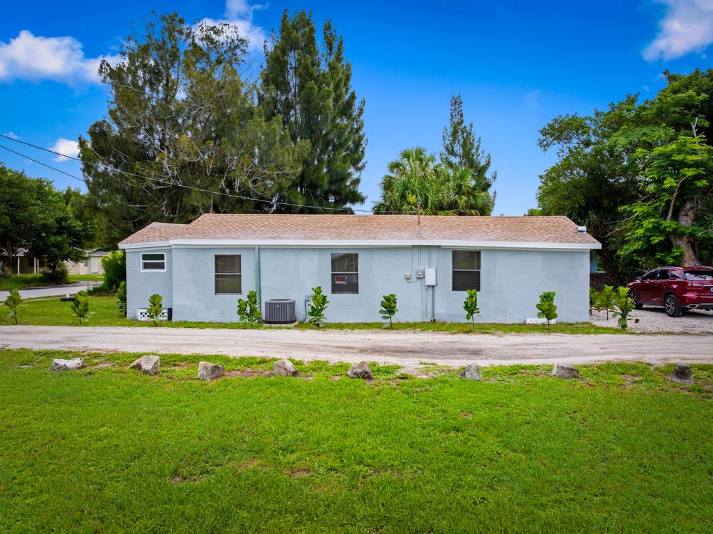 Photo of 428 N 22nd Street, Fort Pierce, FL 34950 (MLS # R11108338)