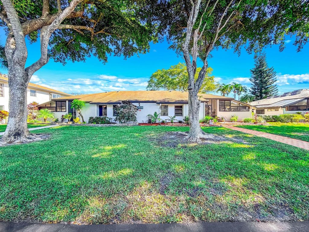 Photo of 13232 Lucinda Palm Court #B, Delray Beach, FL 33484 (MLS # F10548773)