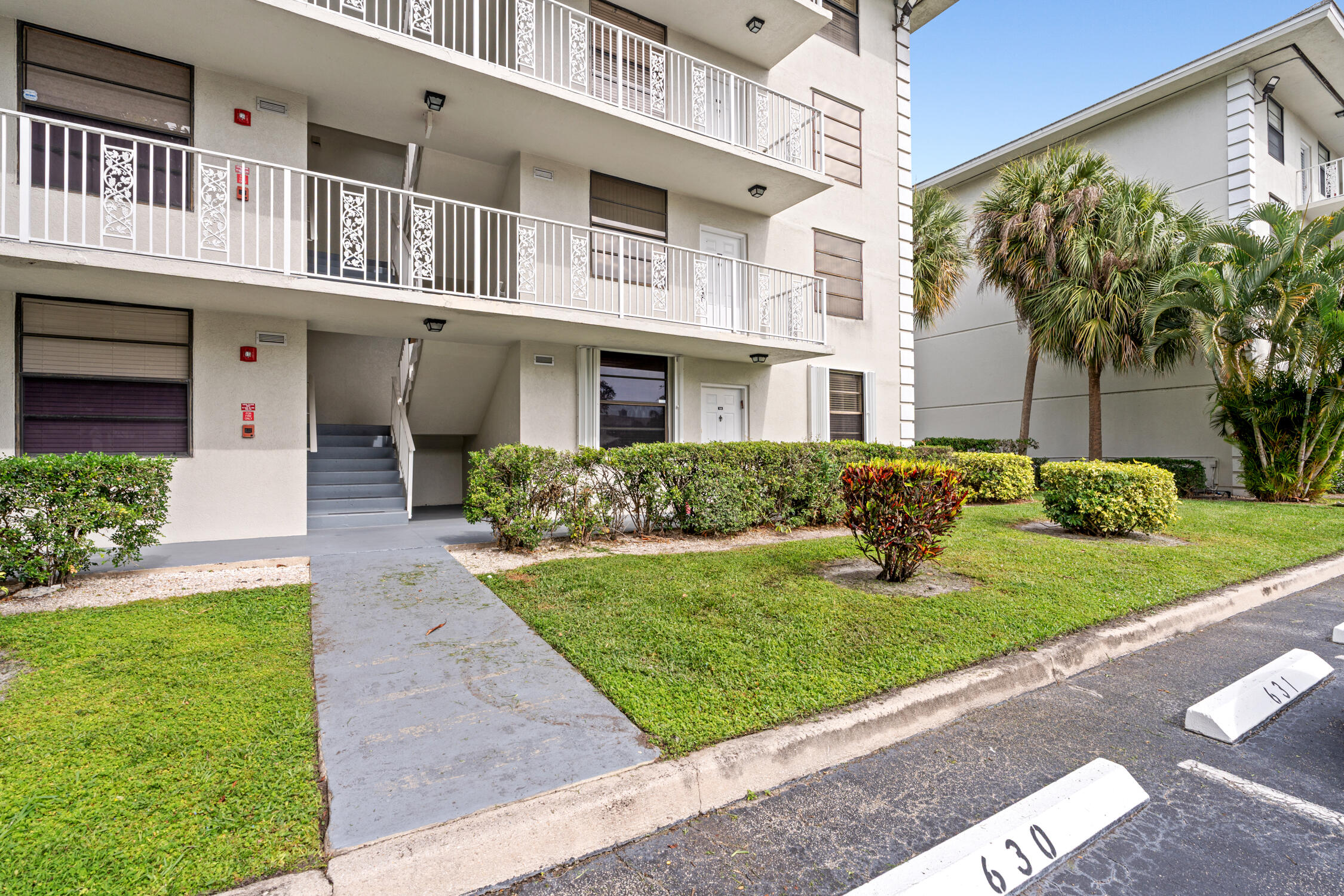 CONDO 22 OF WHITEHALL CONDOS - Residential
