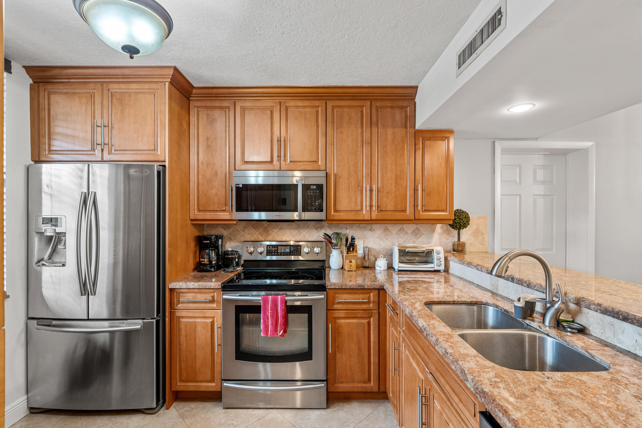 CONDO 22 OF WHITEHALL CONDOS - Residential