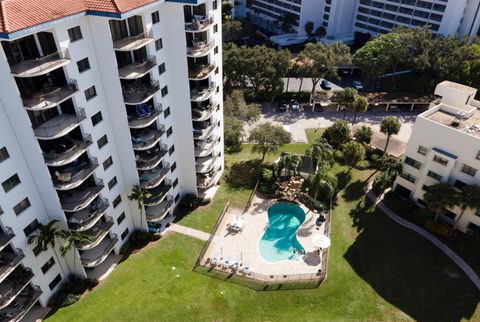 Condominium in North Palm Beach FL 370 Golfview Road Rd 35.jpg