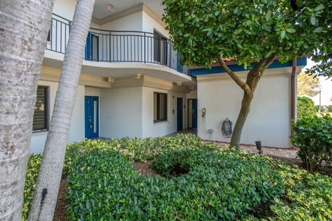 Condominium in North Palm Beach FL 370 Golfview Road Rd 24.jpg