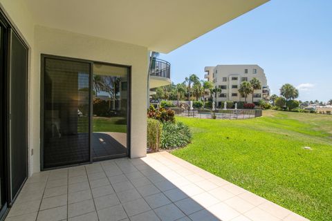 Condominium in North Palm Beach FL 370 Golfview Road Rd 3.jpg