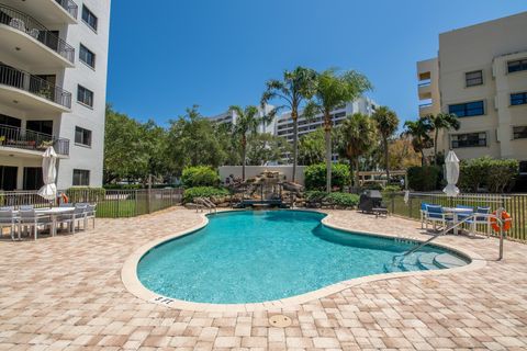 Condominium in North Palm Beach FL 370 Golfview Road Rd 32.jpg
