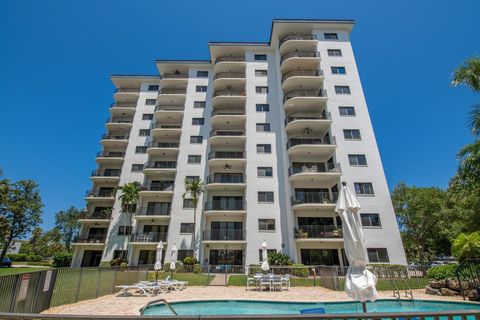 Condominium in North Palm Beach FL 370 Golfview Road Rd 34.jpg