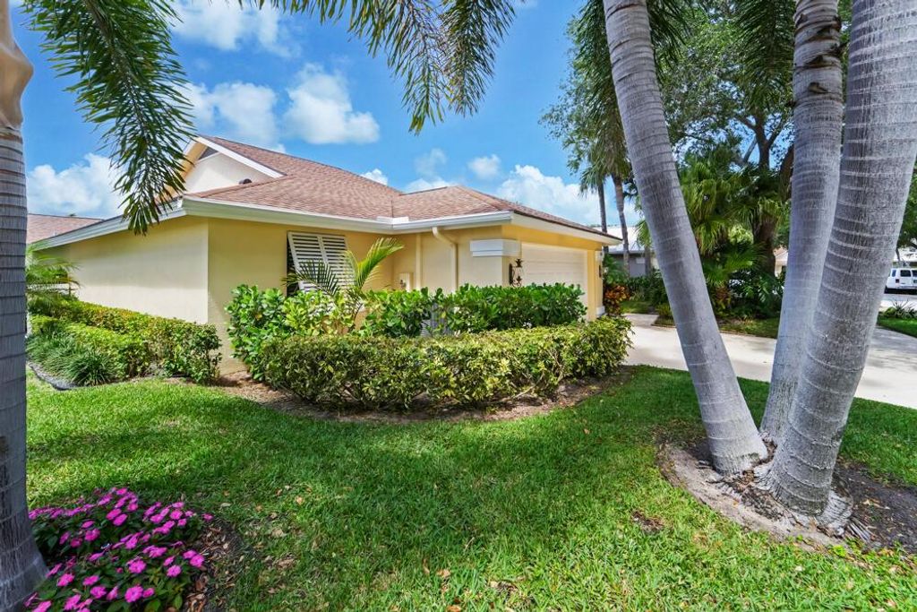 Photo of 180 Cape Pointe Circle, Jupiter, FL 33477 (MLS # R11079291)