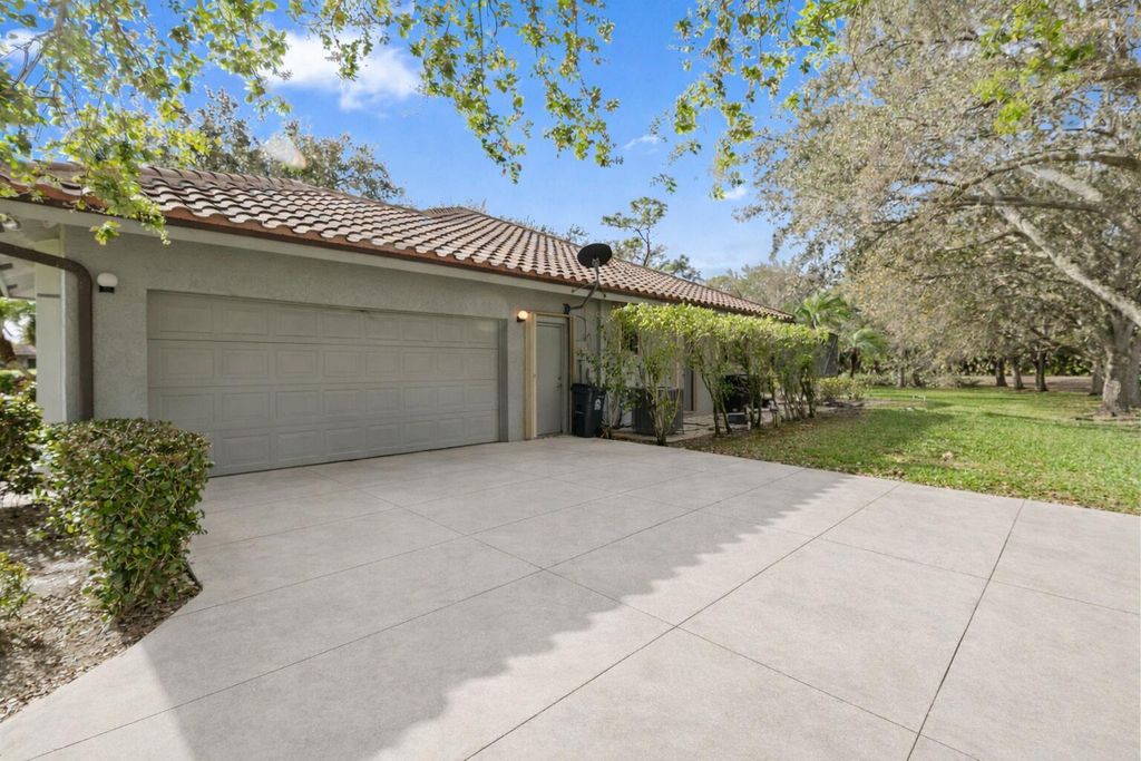 Photo of 9425 Dundee Drive, Lake Worth, FL 33467 (MLS # R11169065)