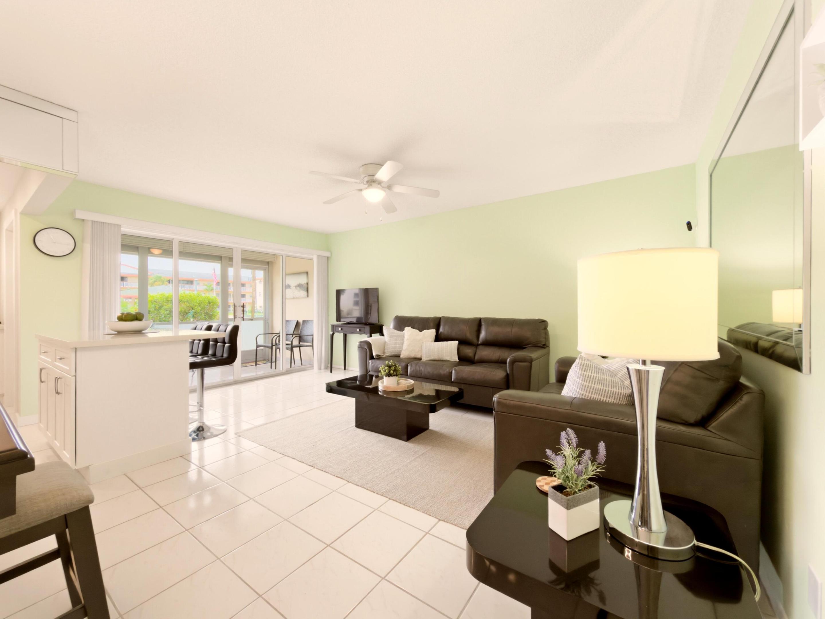 5300 WASHINGTON Street O124, Hollywood, FL, 33021/$110,000 3 5300 WASHINGTON Street O124