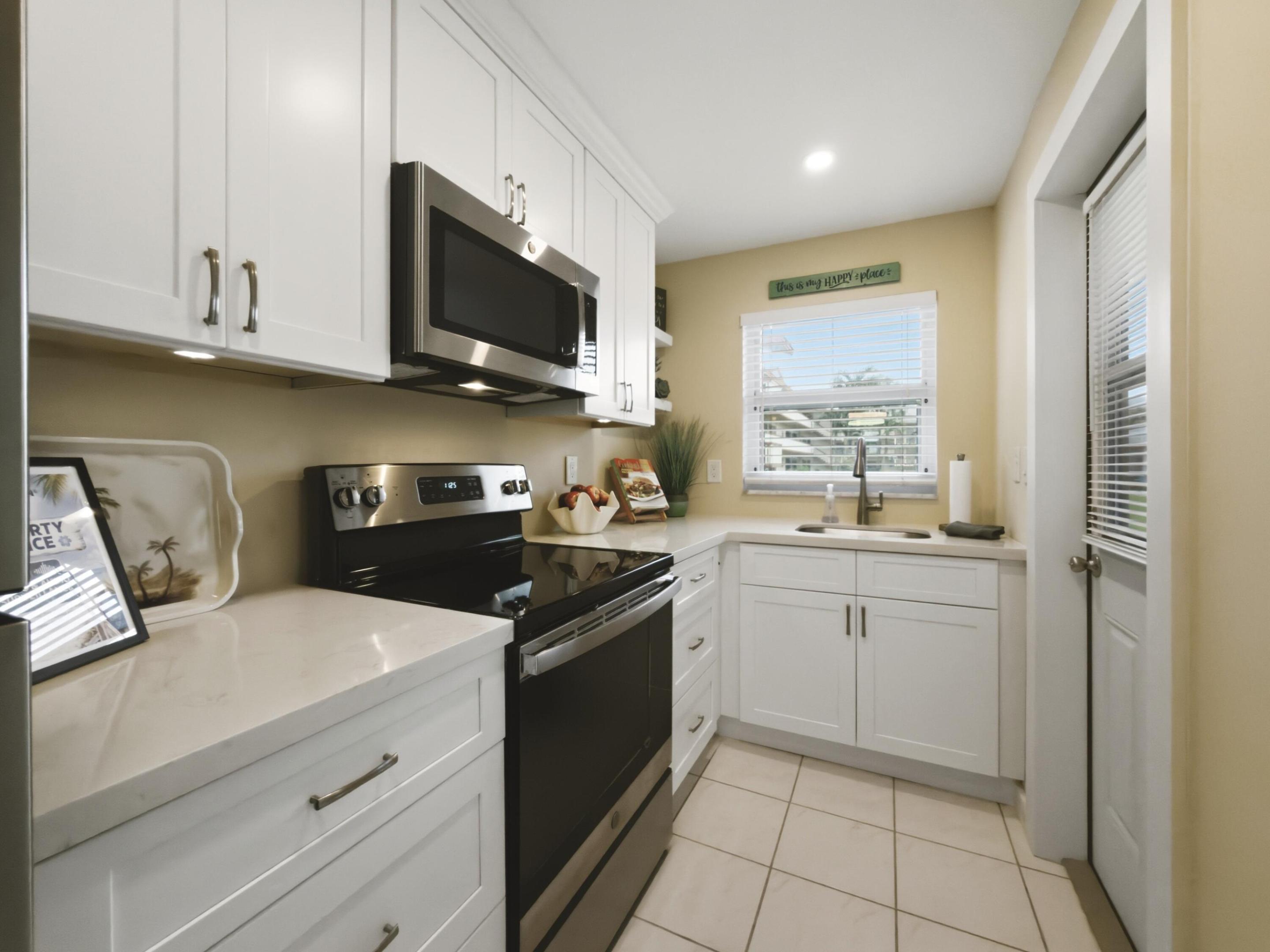5300 WASHINGTON Street O124, Hollywood, FL, 33021/$110,000 4 5300 WASHINGTON Street O124