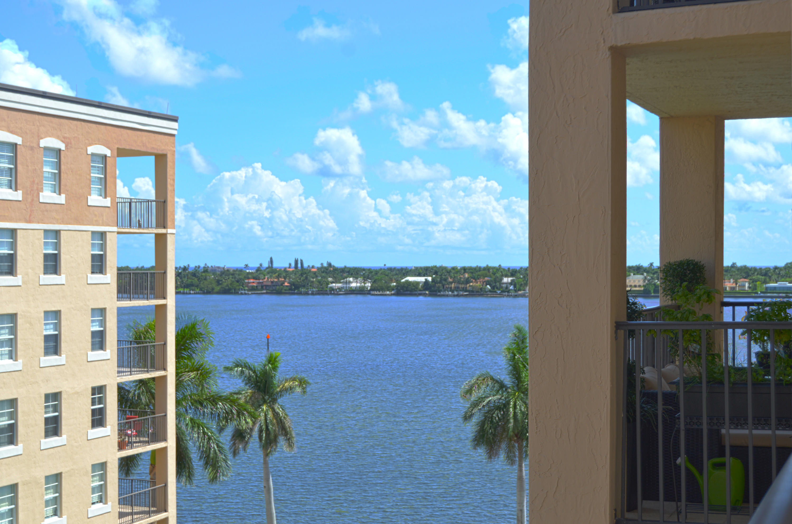 Great 1/1 with INTRACOASTAL VIEWs from your private balcony. Fully equipped kitchen and In-unit washer/dryer. Live the resort lifestyle at Flagler Pointe with countless amenities including swimming pool, hot tub, outdoor kitchen & grill, courtyards, on-site dog park, gym, sauna, clubroom, billiards, business center, 24hr security and more! Premier location, blocks from downtown and the beach!