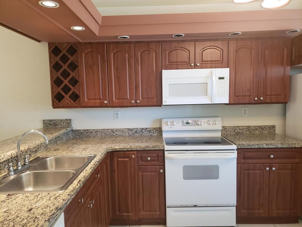 Photo of 1701 Sabal Ridge Circle #G, Palm Beach Gardens, FL 33418 (MLS # R10704067)