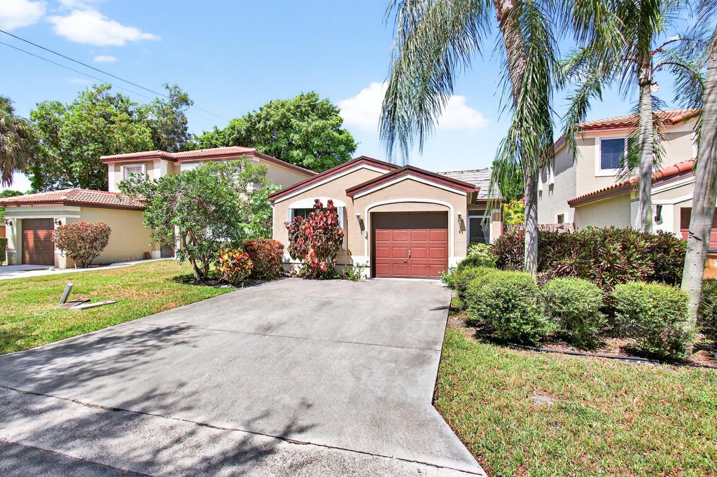 Photo of 19 NW 44th Terrace, Deerfield Beach, FL 33442 (MLS # R11117132)