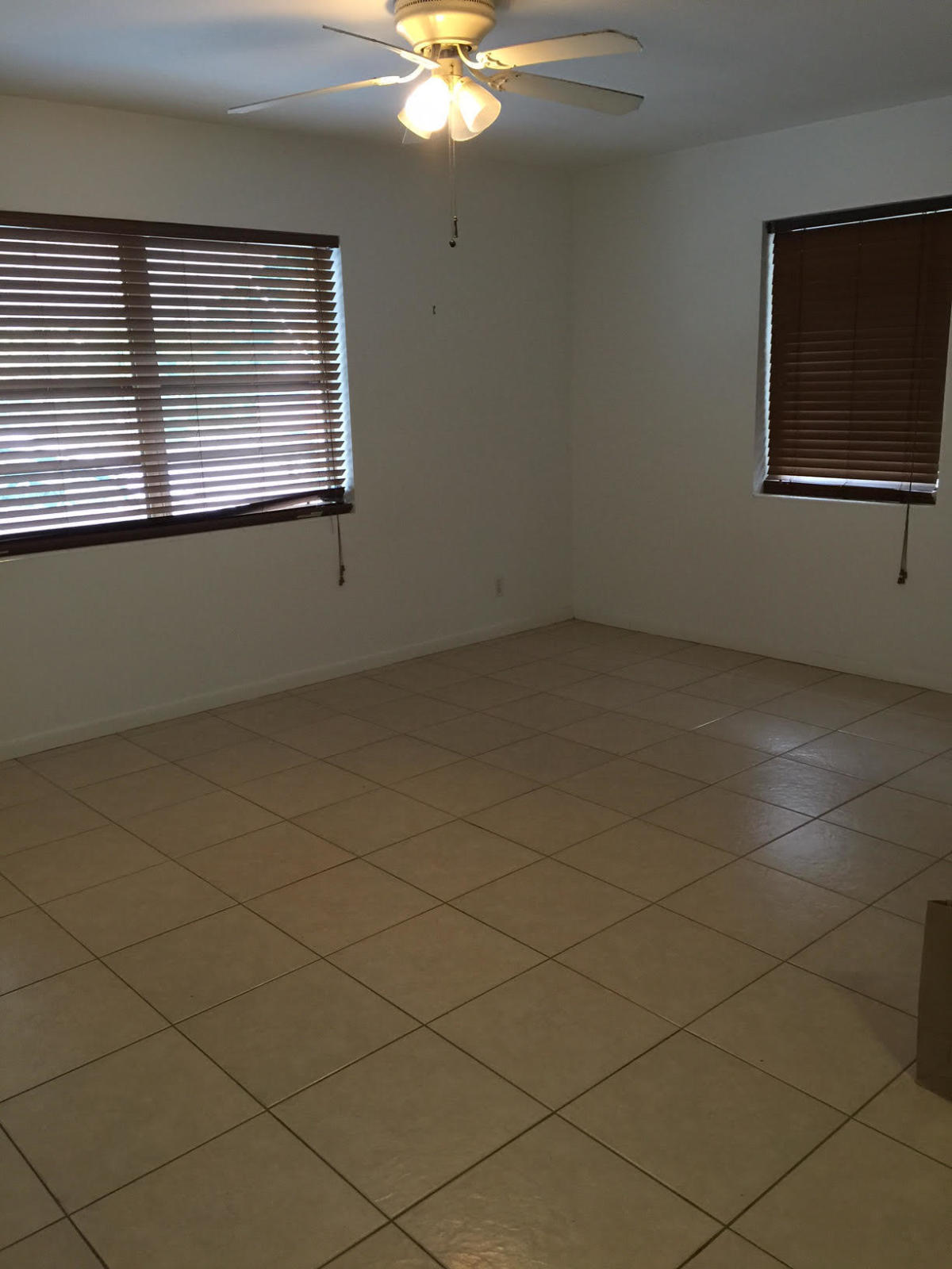 LAKE WORTH TOWN OF - Residential Lease