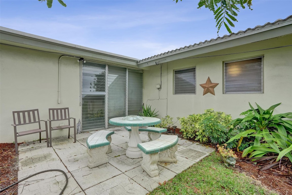 Coral Woods 33-25 B - Residential