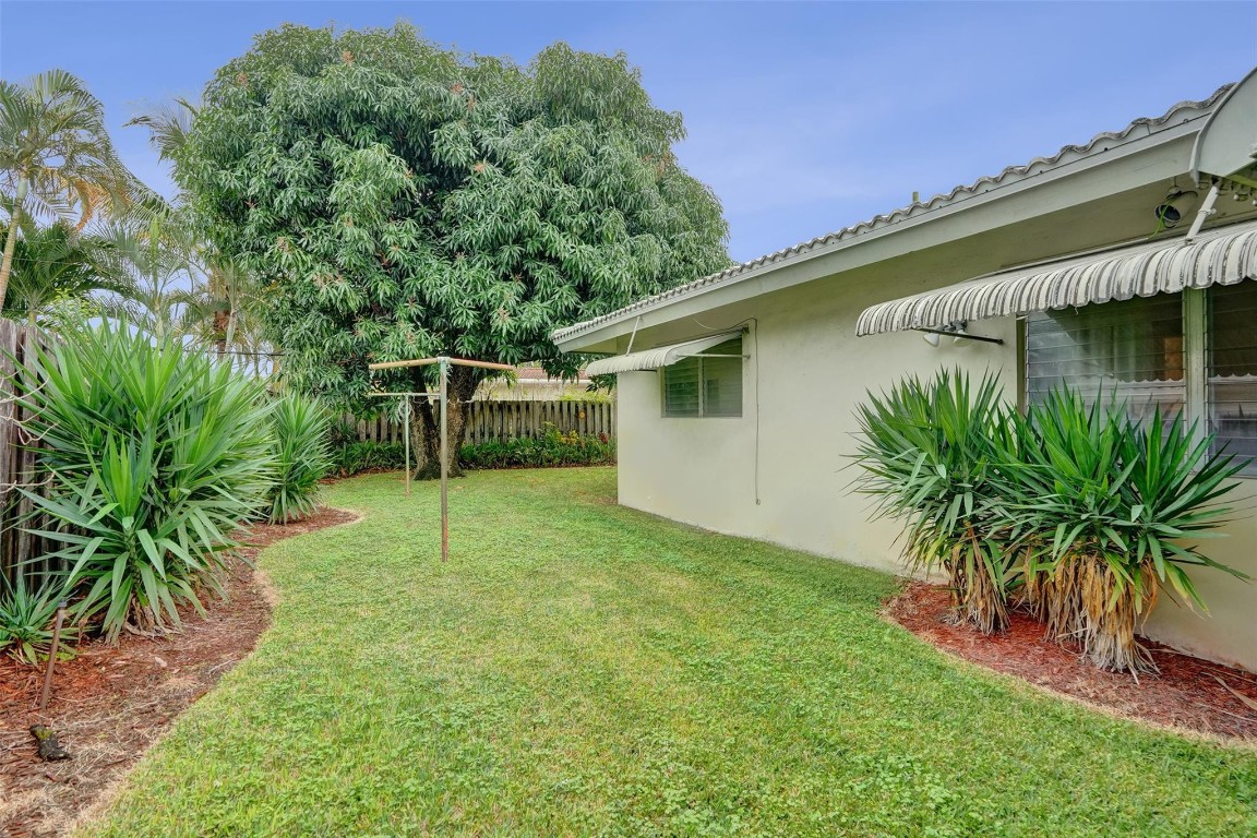 Coral Woods 33-25 B - Residential