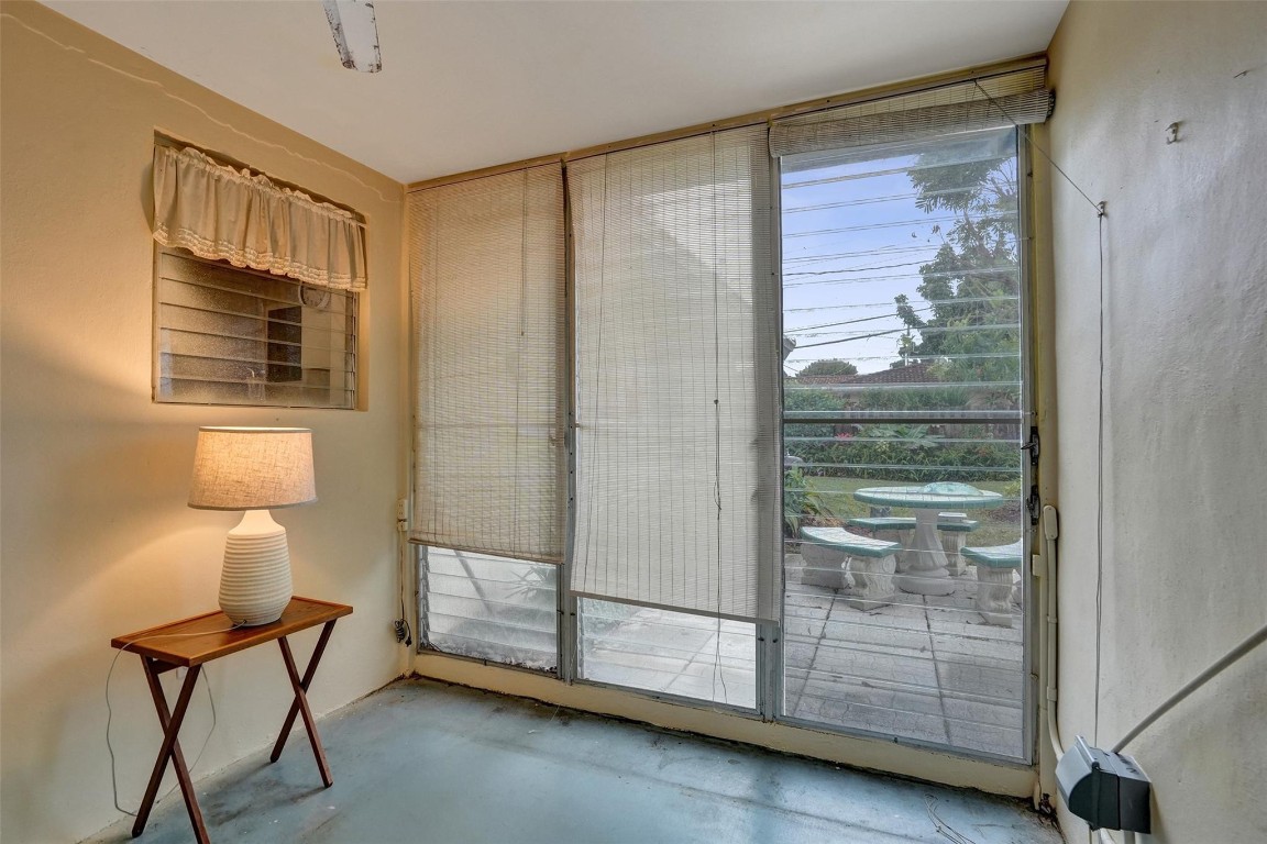 Coral Woods 33-25 B - Residential