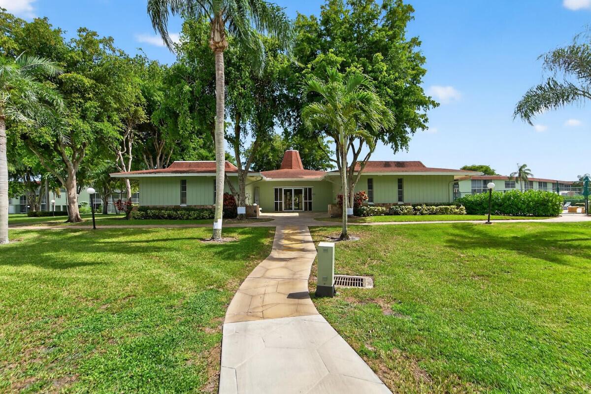 3200 Springdale Boulevard 114, Palm Springs, FL, 33461/$69,900 2 3200 Springdale Boulevard 114