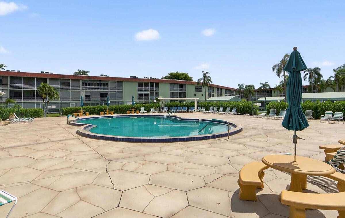 3200 Springdale Boulevard 114, Palm Springs, FL, 33461/$69,900 4 3200 Springdale Boulevard 114