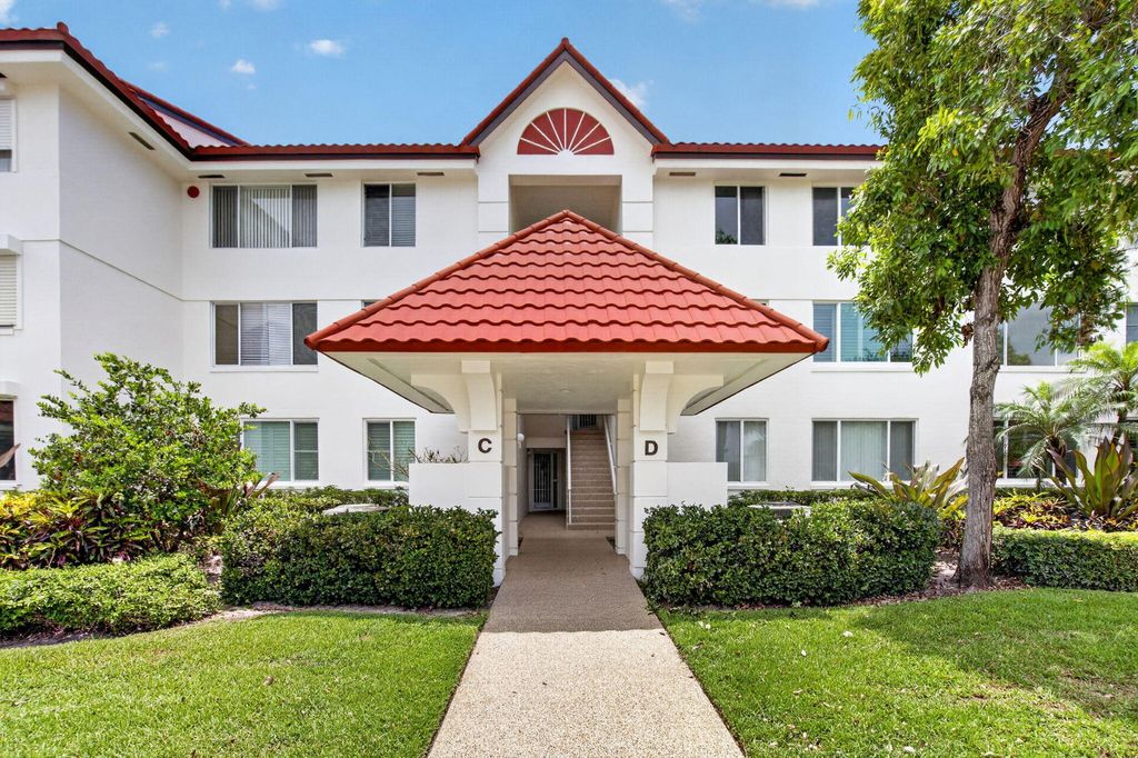 Photo of 104 HALF MOON Circle #D2, Hypoluxo, FL 33462 (MLS # B26053311)