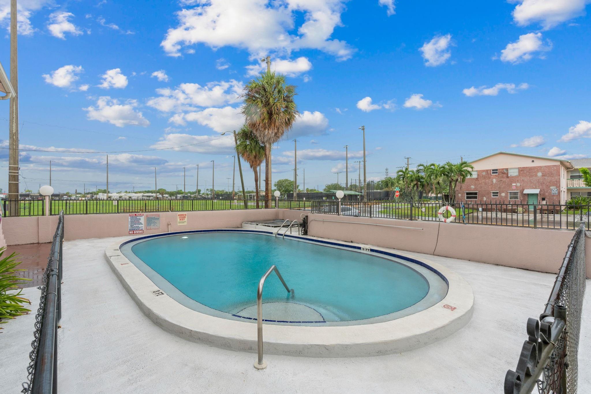 290 NE 40th St 12