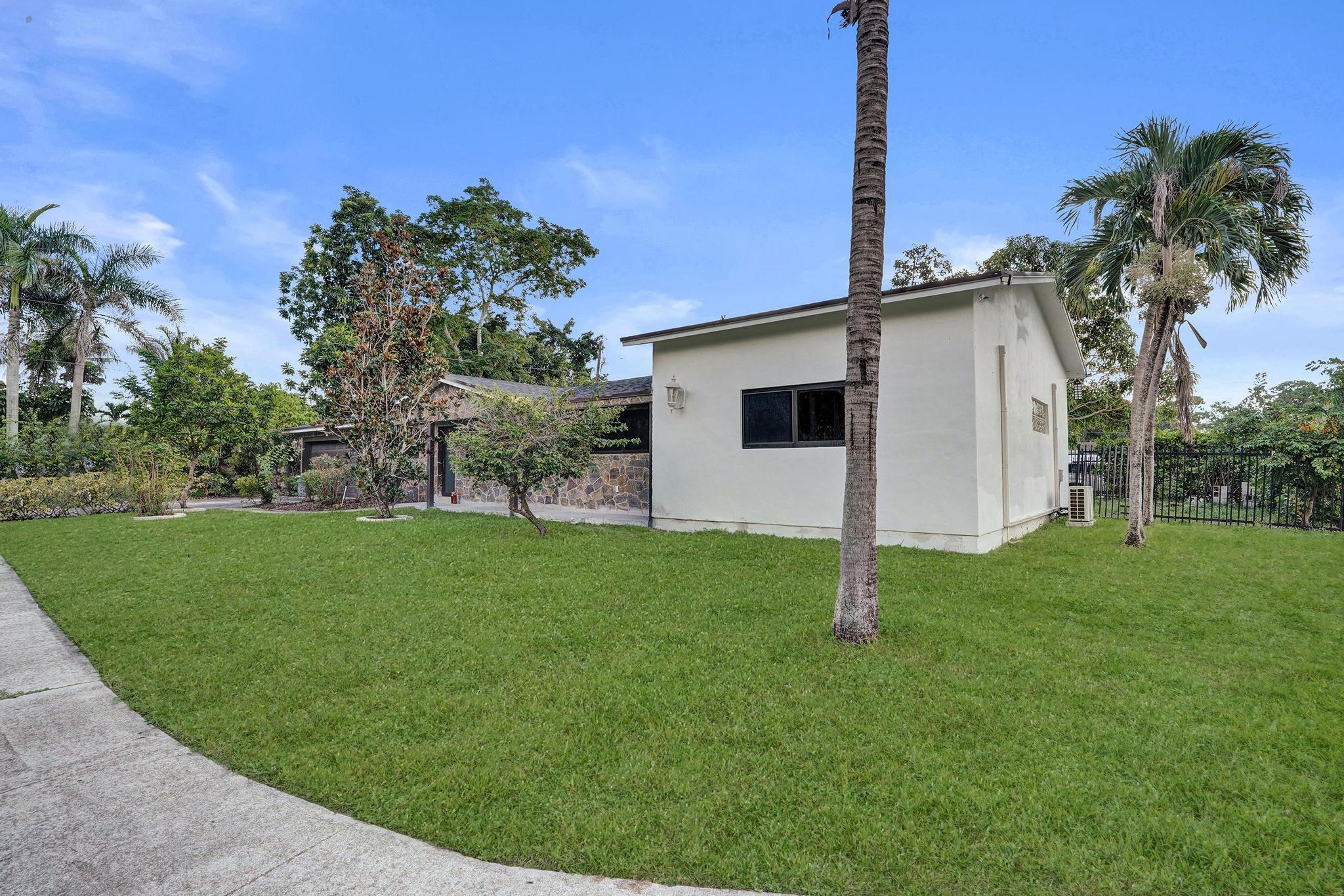 393 CYPRESS Avenue