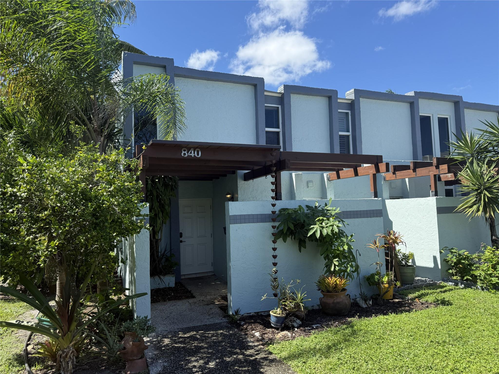 View photos, virtual tours, details... 840 NE 20th Dr 842