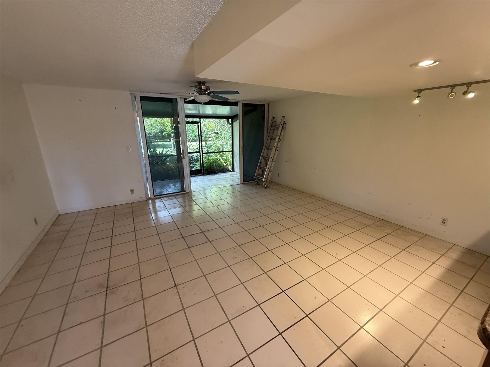 View photos, virtual tours, details... 840 NE 20th Dr 842