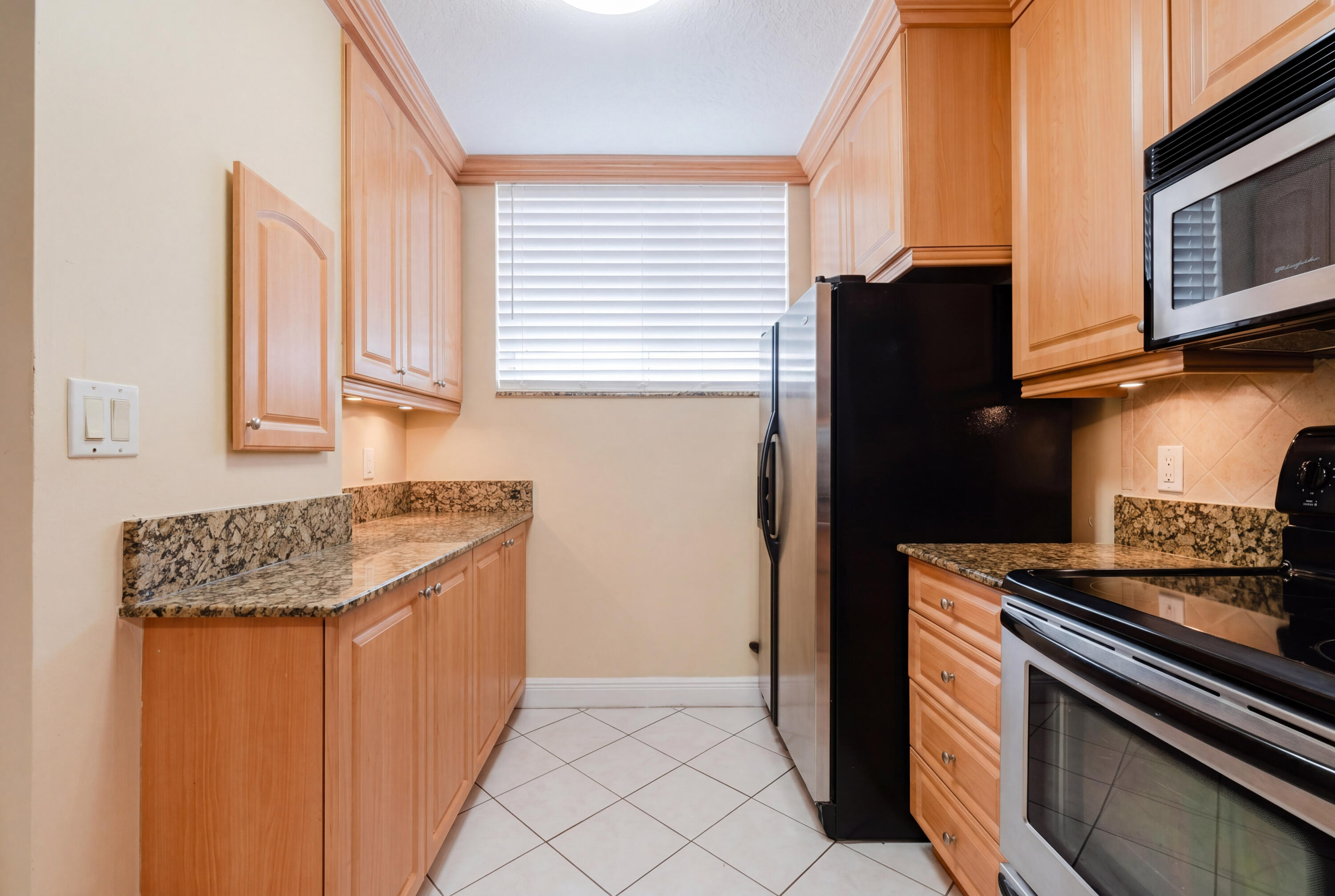 LAKE EMERALD CONDOMINIUM NO ONE - Residential