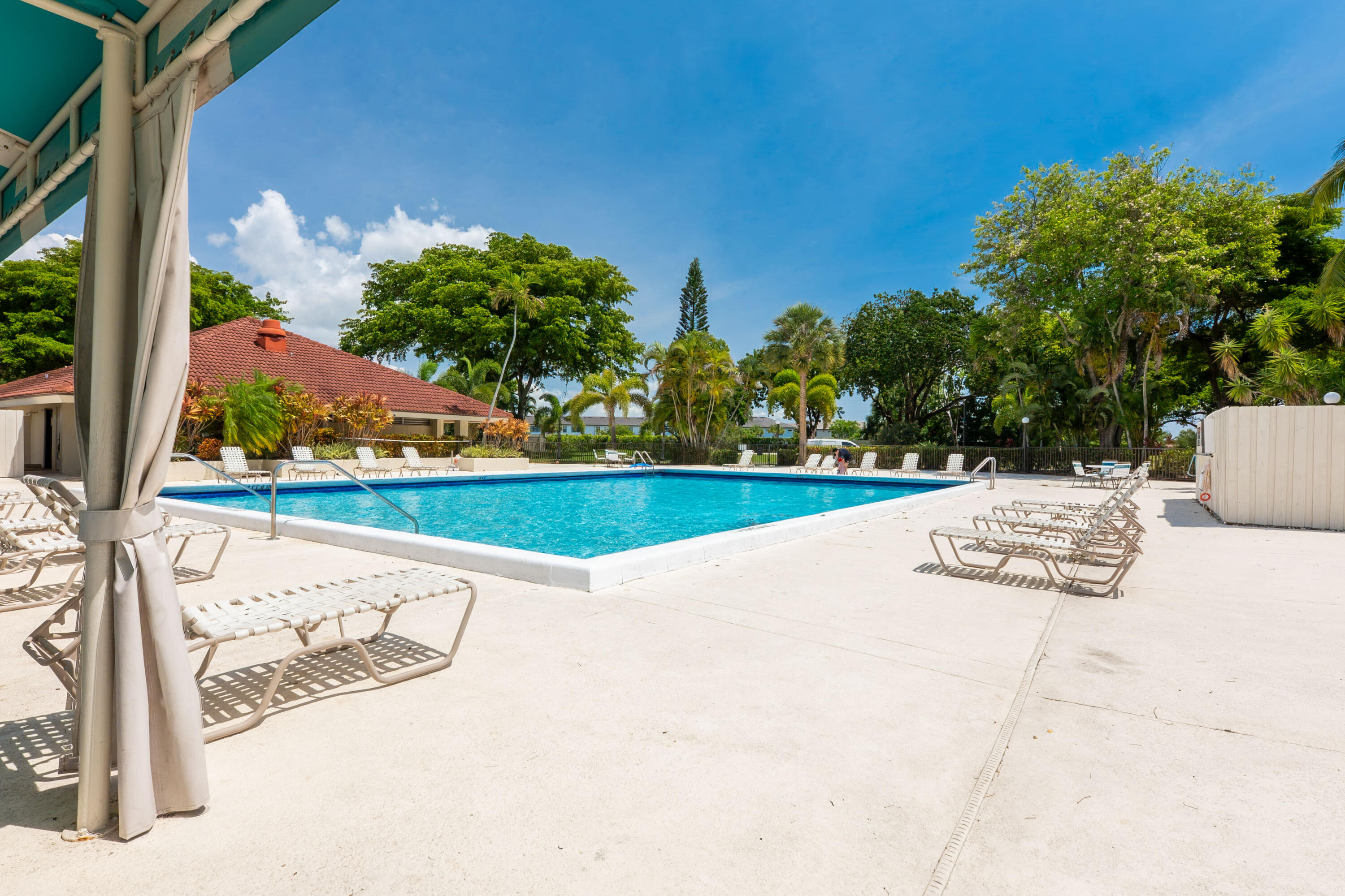 LAKE EMERALD CONDOMINIUM NO ONE - Residential