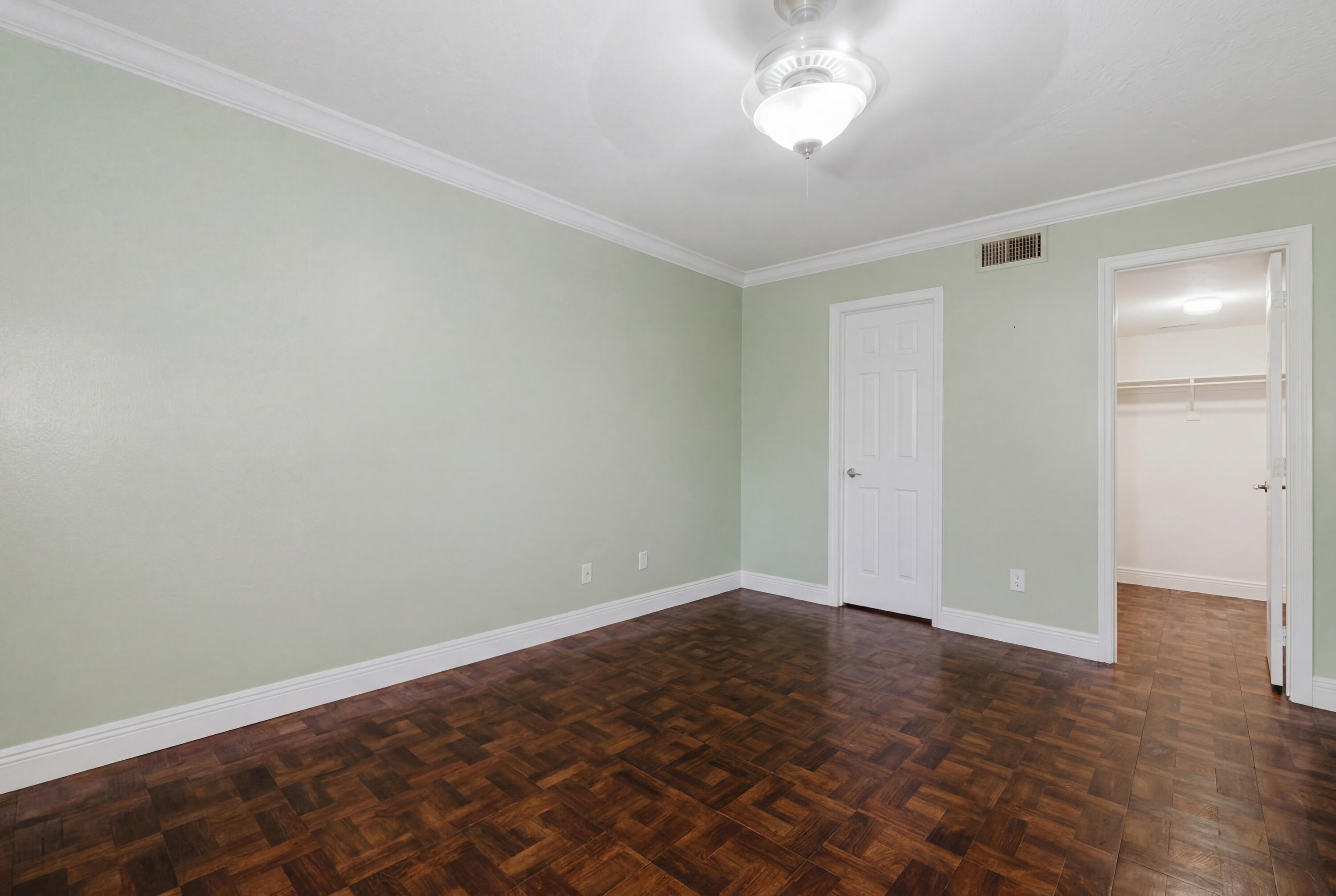 LAKE EMERALD CONDOMINIUM NO ONE - Residential