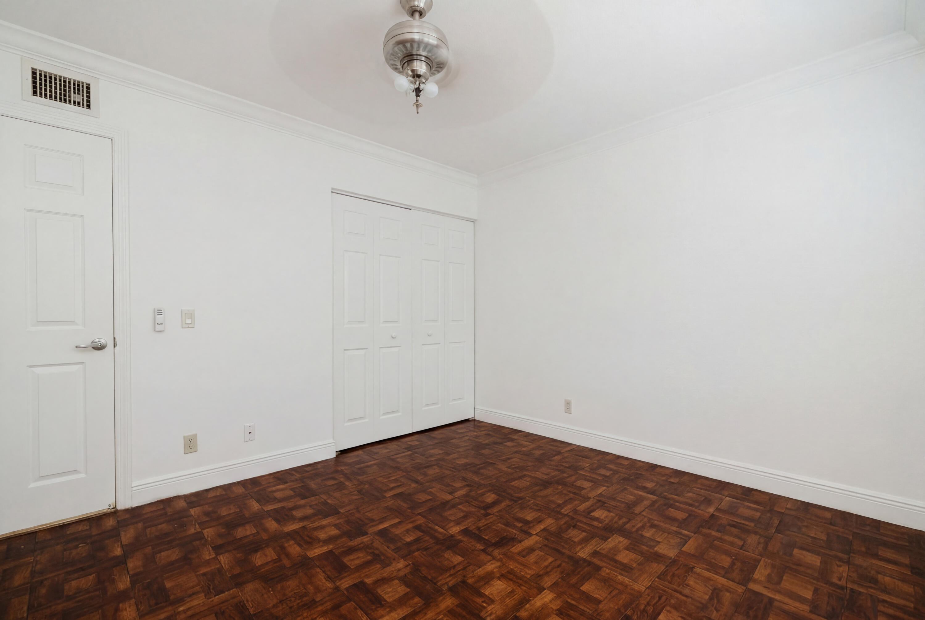 LAKE EMERALD CONDOMINIUM NO ONE - Residential