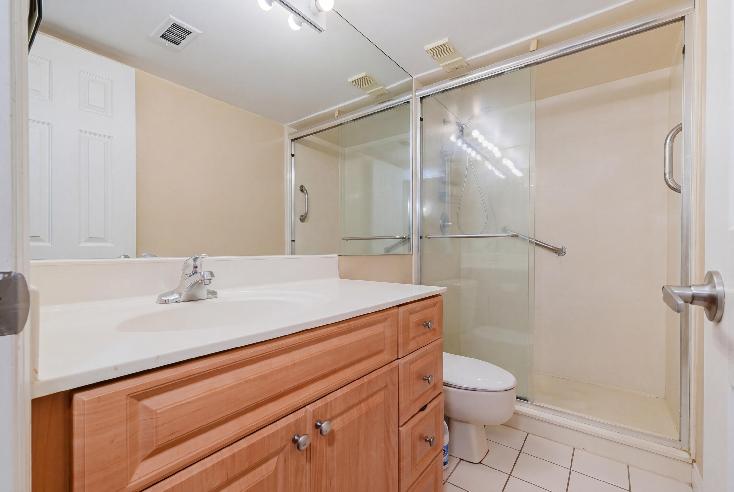 LAKE EMERALD CONDOMINIUM NO ONE - Residential