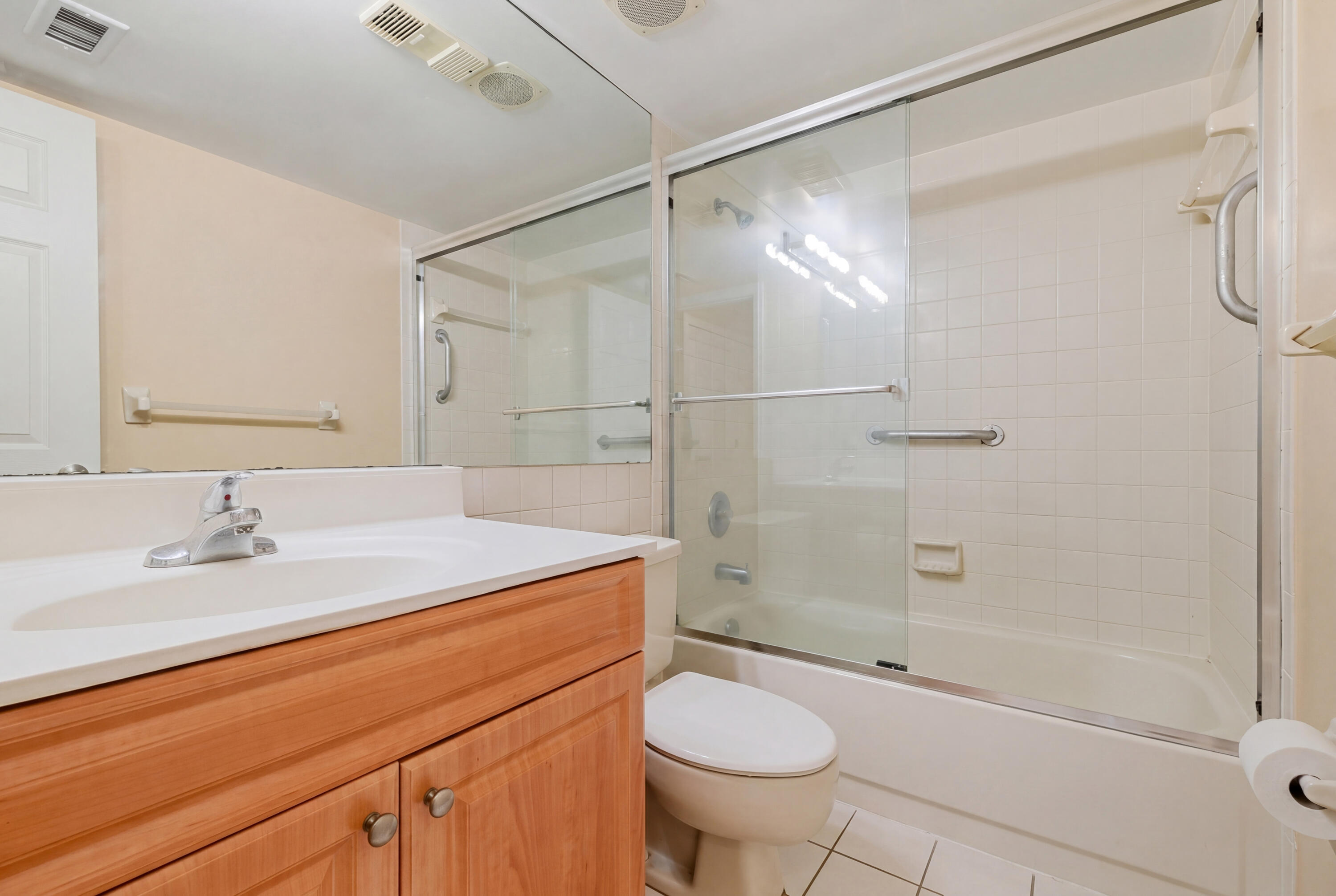 LAKE EMERALD CONDOMINIUM NO ONE - Residential