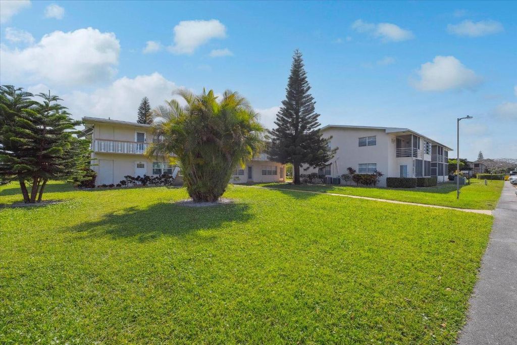 Photo of 41 Easthampton B #41, West Palm Beach, FL 33417 (MLS # R11091595)