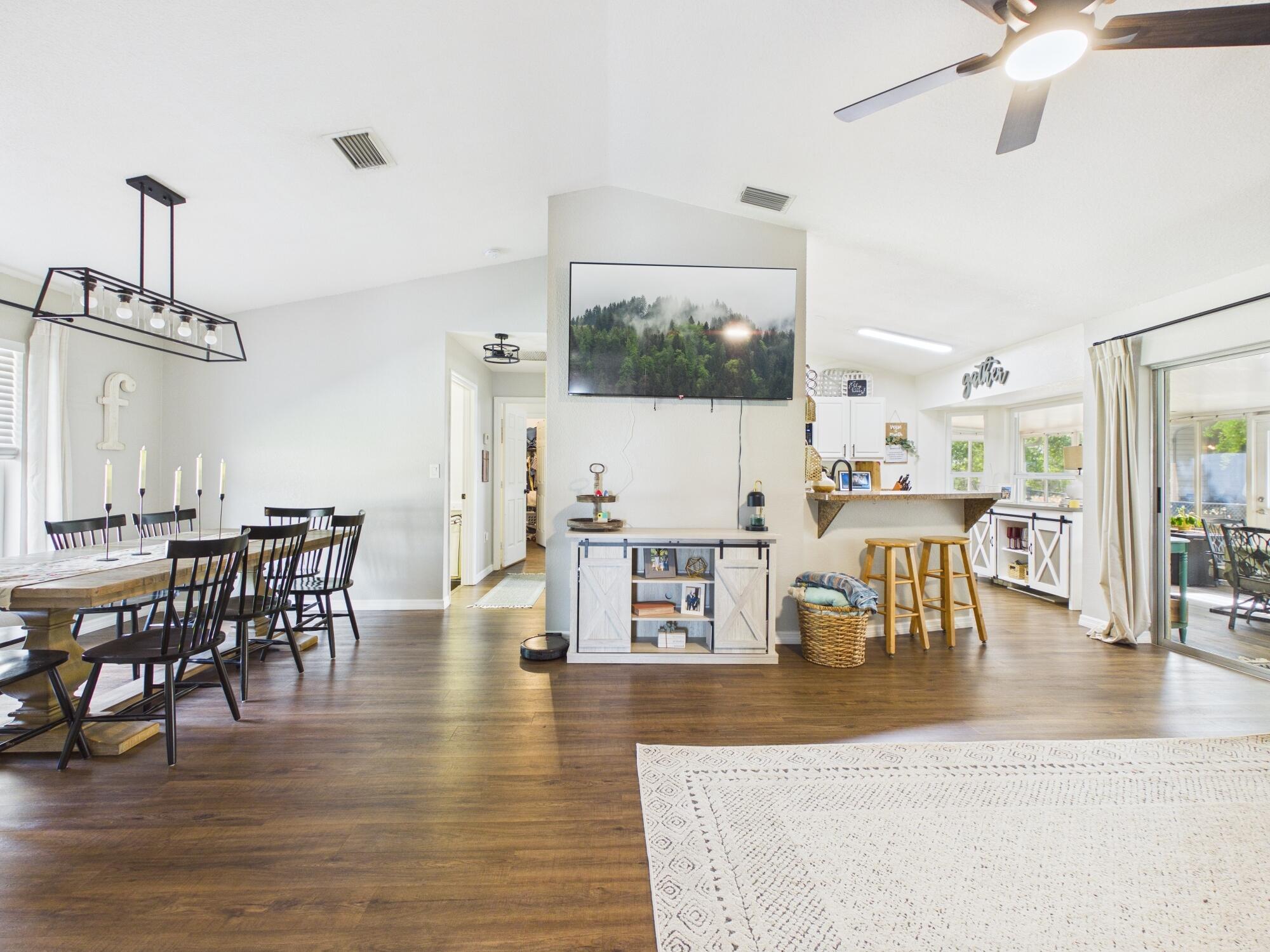 NORTH LAKE COUNTRY ESTATES - Residential